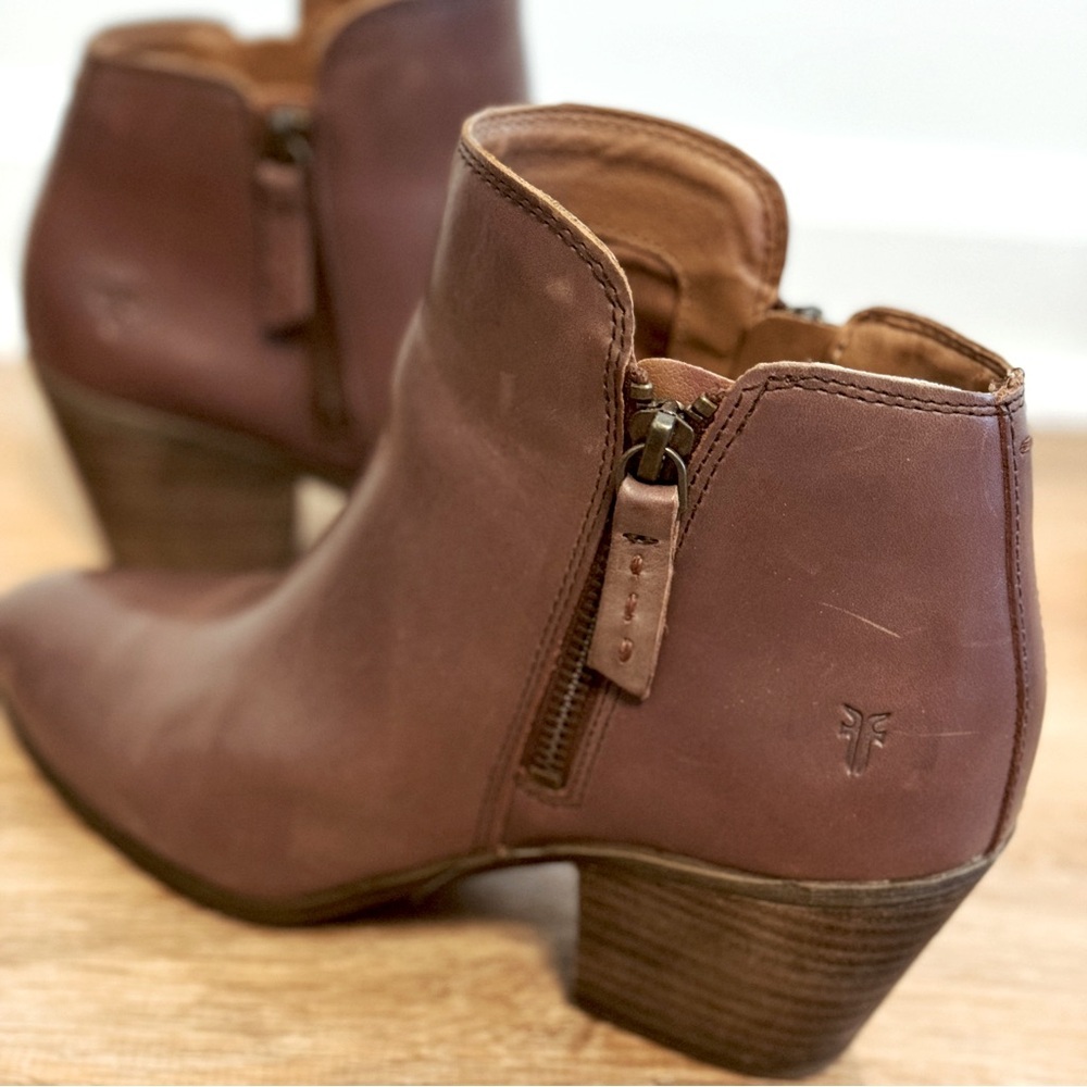 FRYE Brown Ankle Booties Judith Double Zip Leather Chunky Heel 7.5